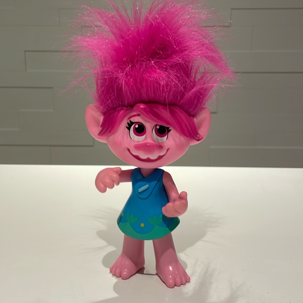 Dream Works Trolls World Tour Poppy Singing “Wanna Have Fun” Doll 2019